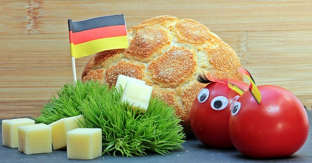 马卡：梅西参观诺坎普引发回归猜测，而美职联支持短期租借